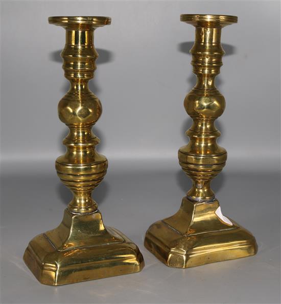 Pair brass candlesticks(-)